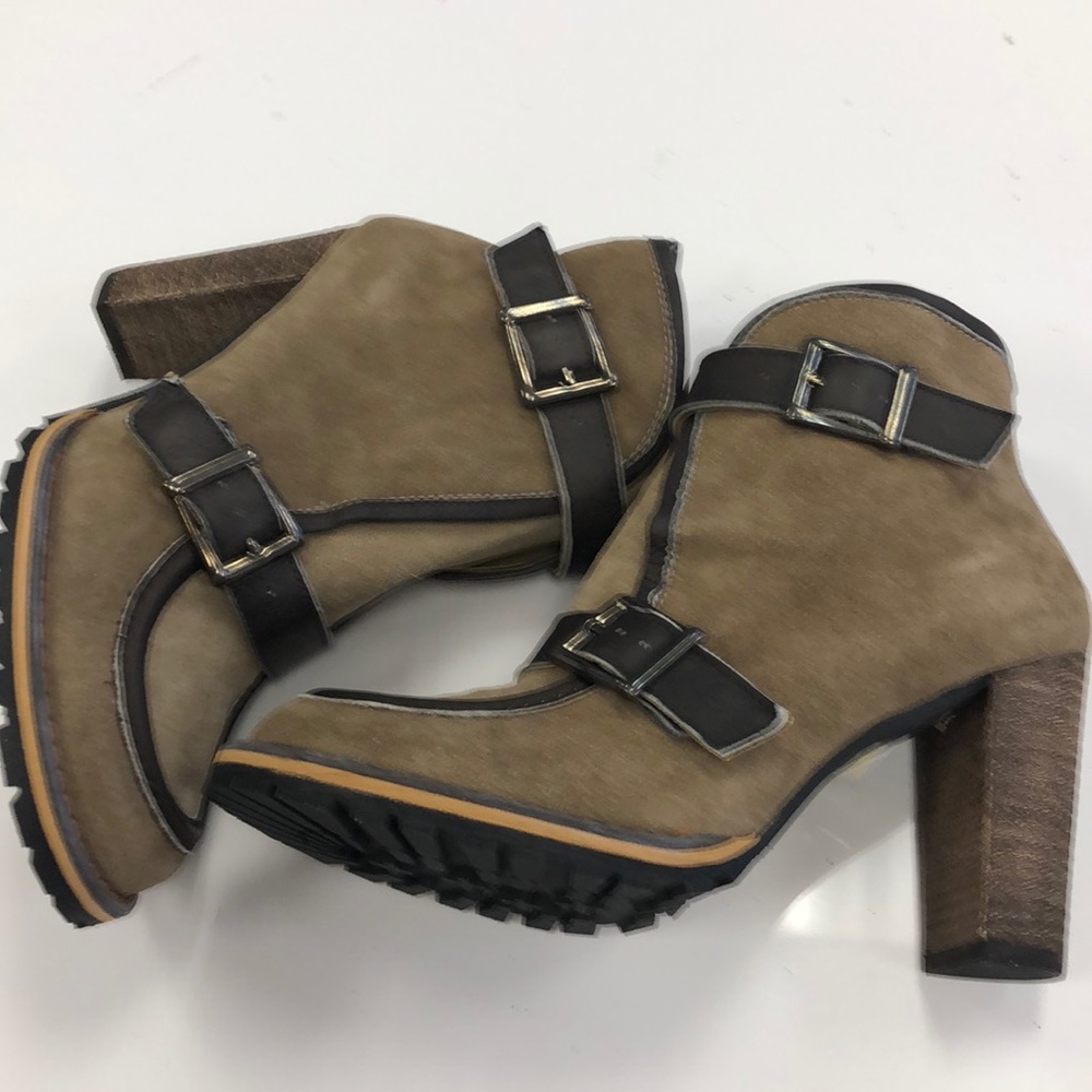 Bettye muller suede tan booties sz 6 NWB